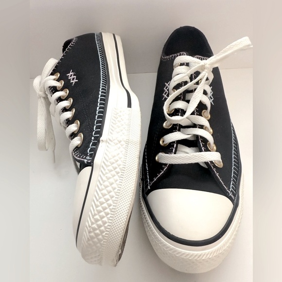 Chuck Taylor All Star Crafted Stitching Low Top - Size Womens 11.5 Men’s 9.5 - Picture 8 of 14